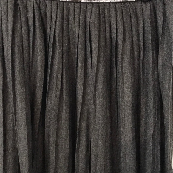 Old Navy Pleated Skirt - Picture 3 of 6